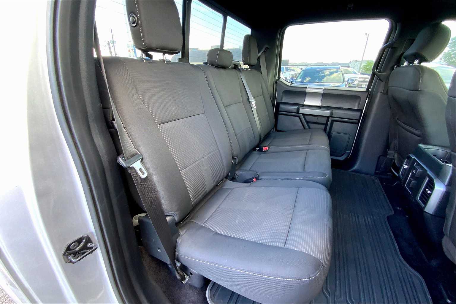 2015 Ford F-150 XLT photo 18