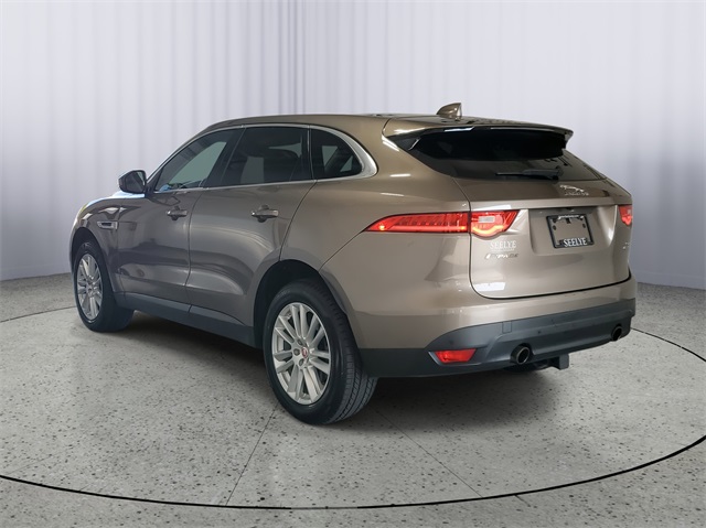 2017 Jaguar F-PACE Prestige photo 4