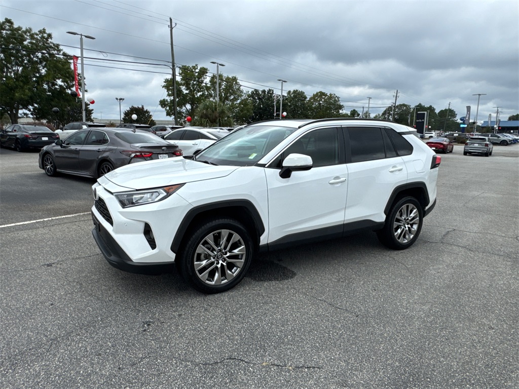 2019 Toyota RAV4 XLE Premium photo 7