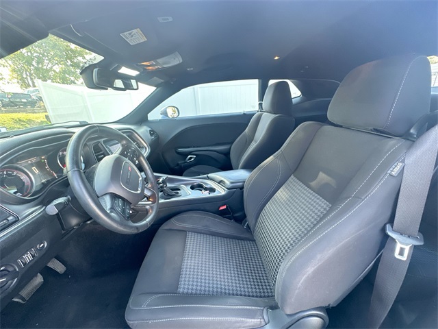 2017 Dodge Challenger SXT photo 10