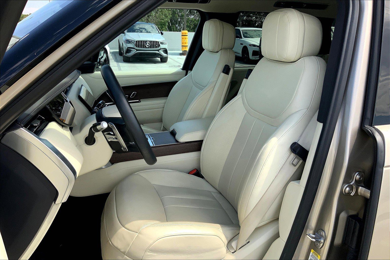 2022 Land Rover Range Rover SE photo 20