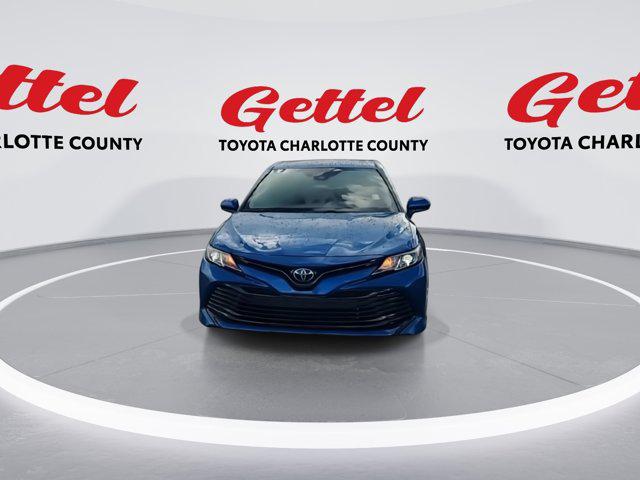 2019 Toyota Camry SE XLE photo 3