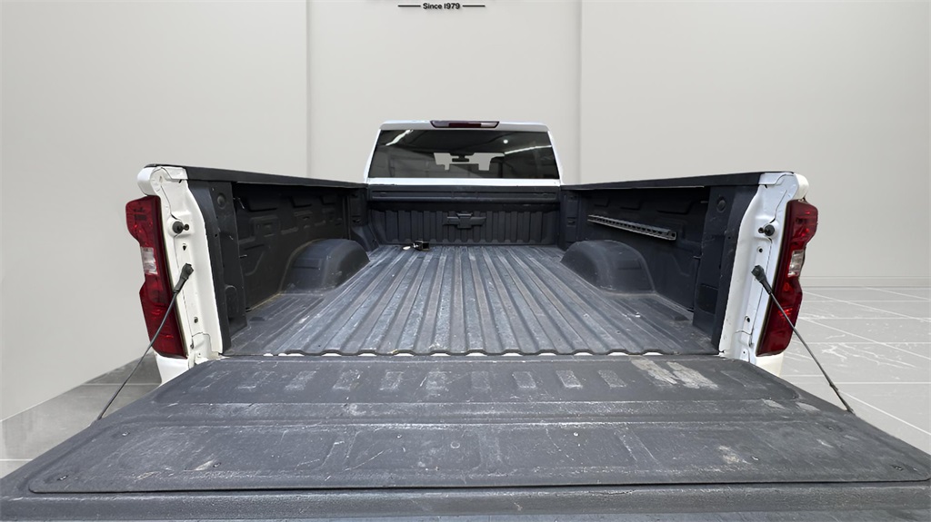 2023 Chevrolet Silverado LT photo 10