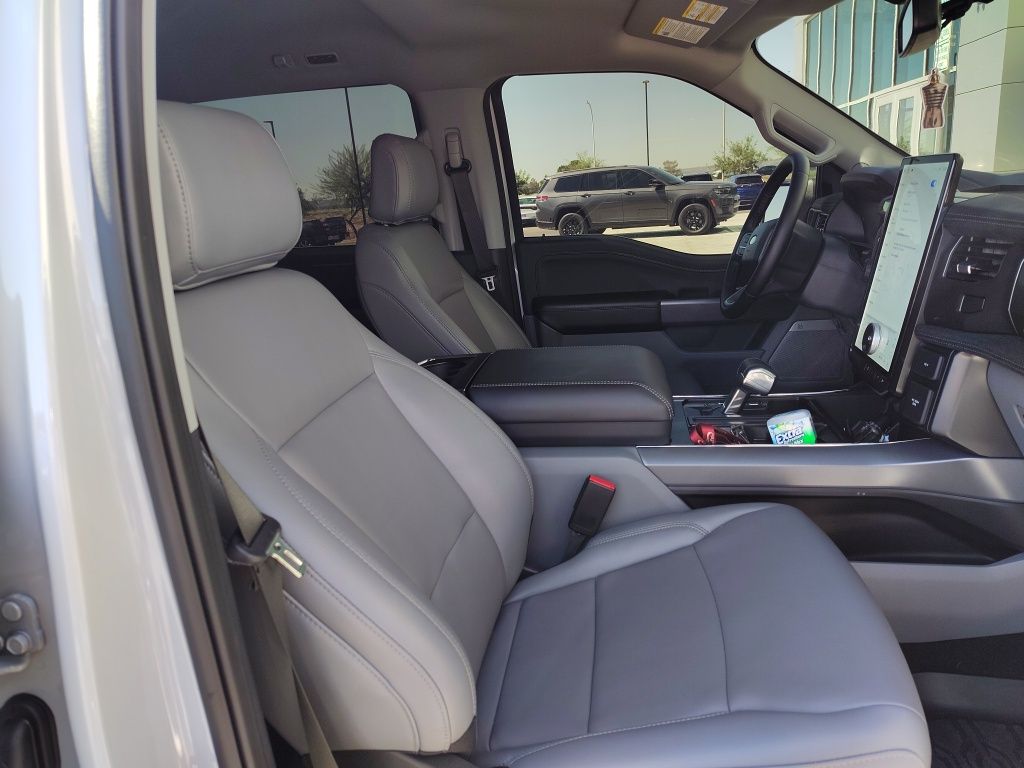 2025 Ford F-150 Lightning photo 19