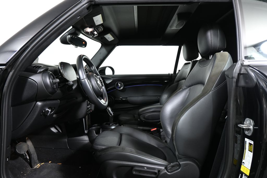 2023 Mini Cooper S Iconic photo 3