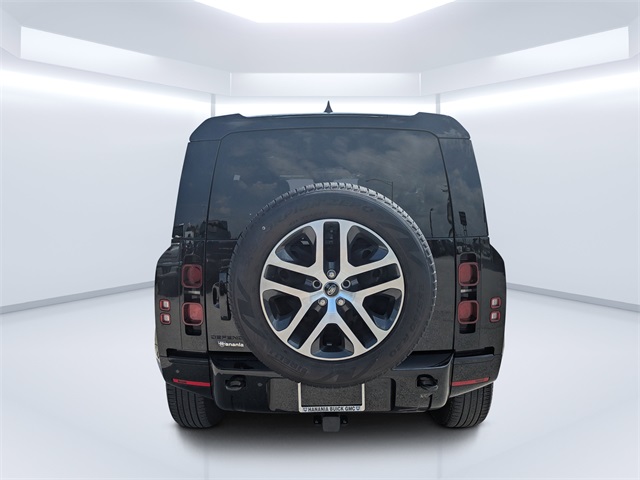 2024 Land Rover Defender 110 photo 4