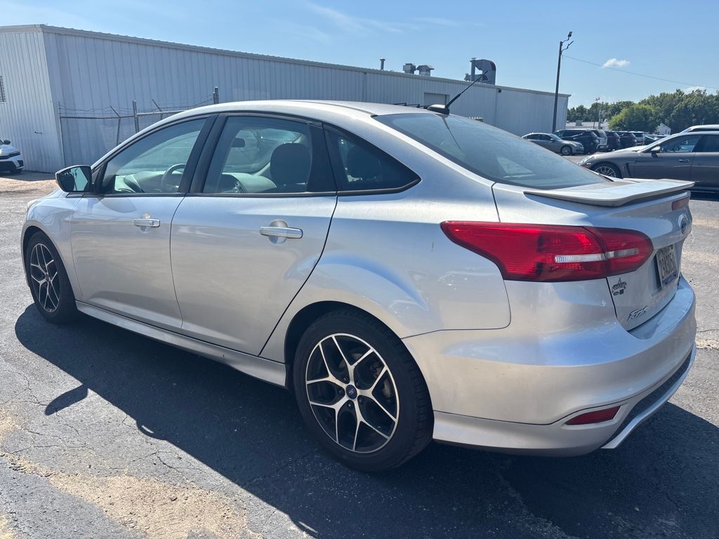 2016 Ford Focus SE photo 6