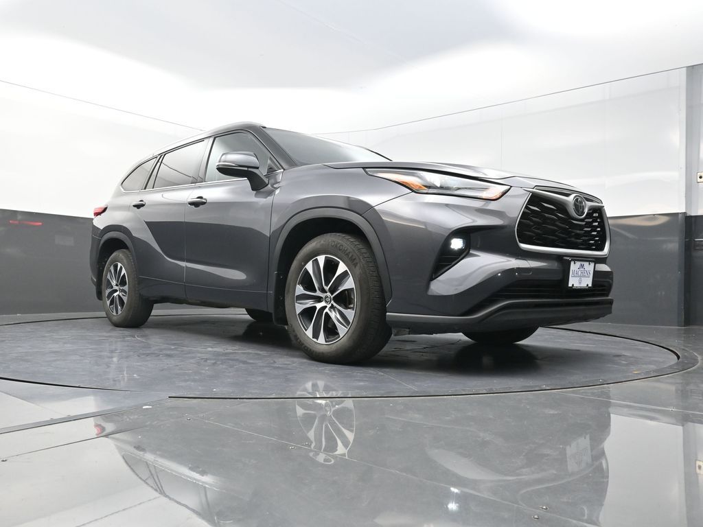 2022 Toyota Highlander XLE photo 17