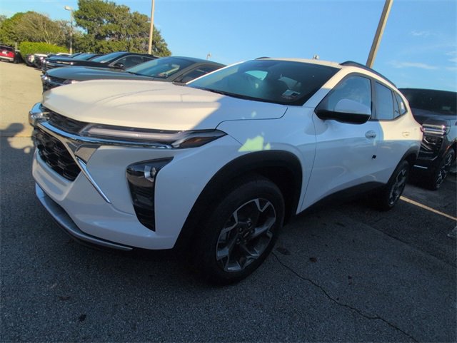 2026 Chevrolet Trax LT photo 2