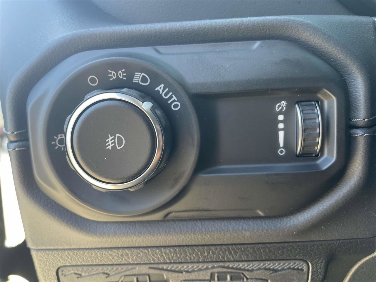 2025 Jeep Wrangler Sahara photo 11