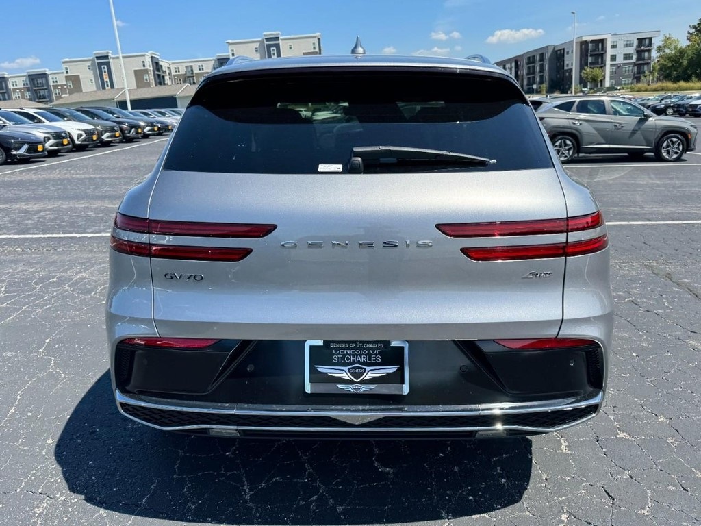 2026 Genesis GV70 2.5T Advanced photo 3