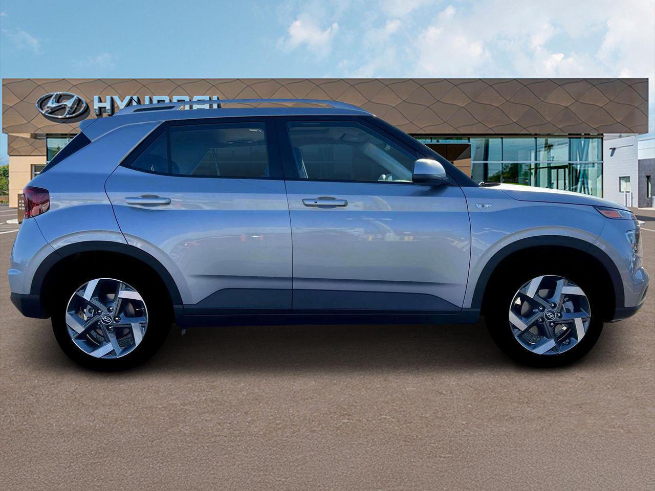 2025 Hyundai Venue SEL photo 7
