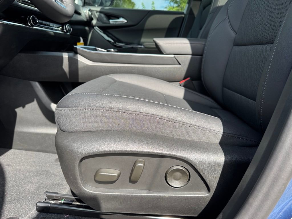 2026 Chevrolet Equinox LT photo 21