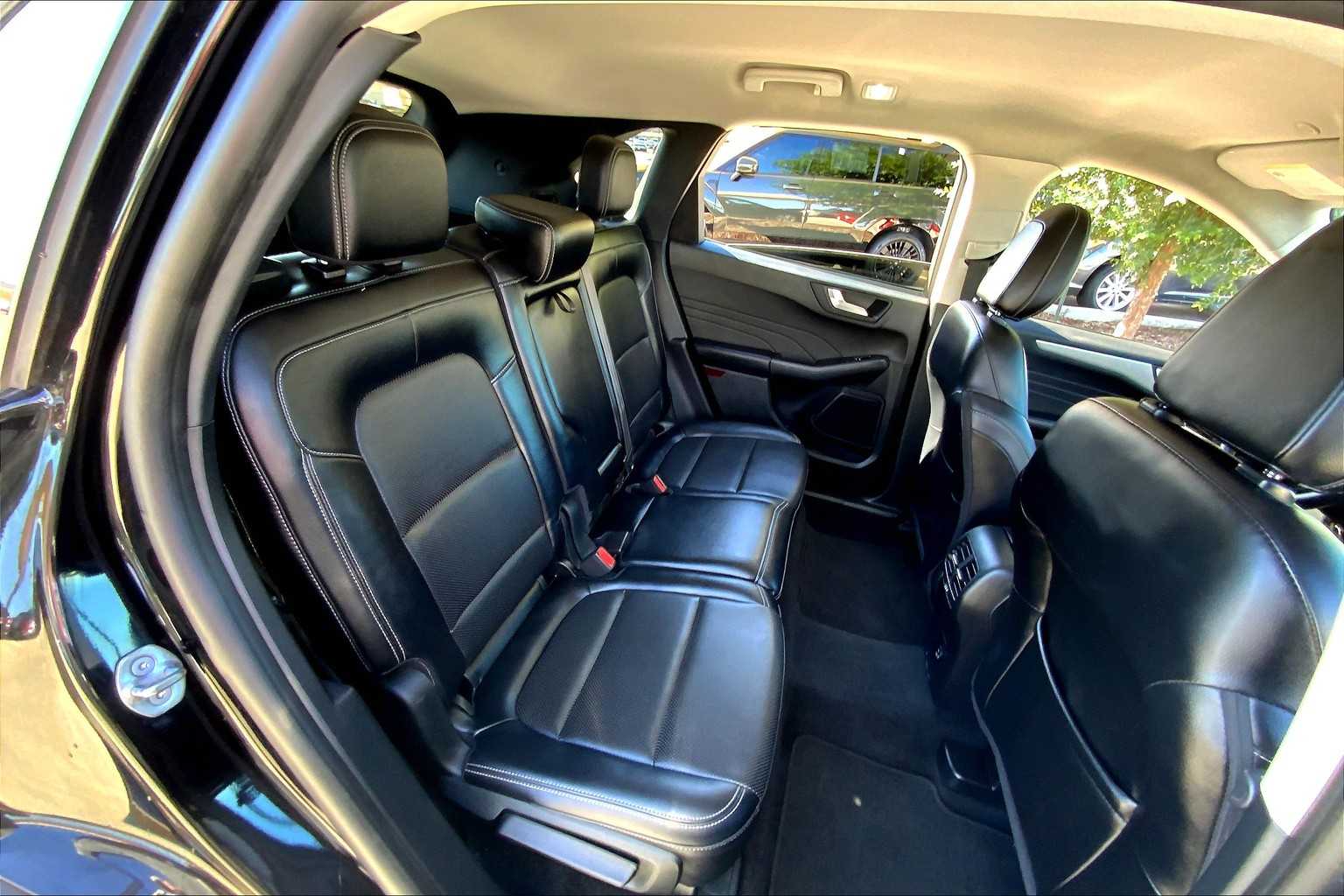 2022 Ford Escape SEL photo 19
