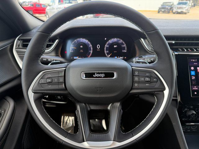2025 Jeep Grand Cherokee Altitude photo 11