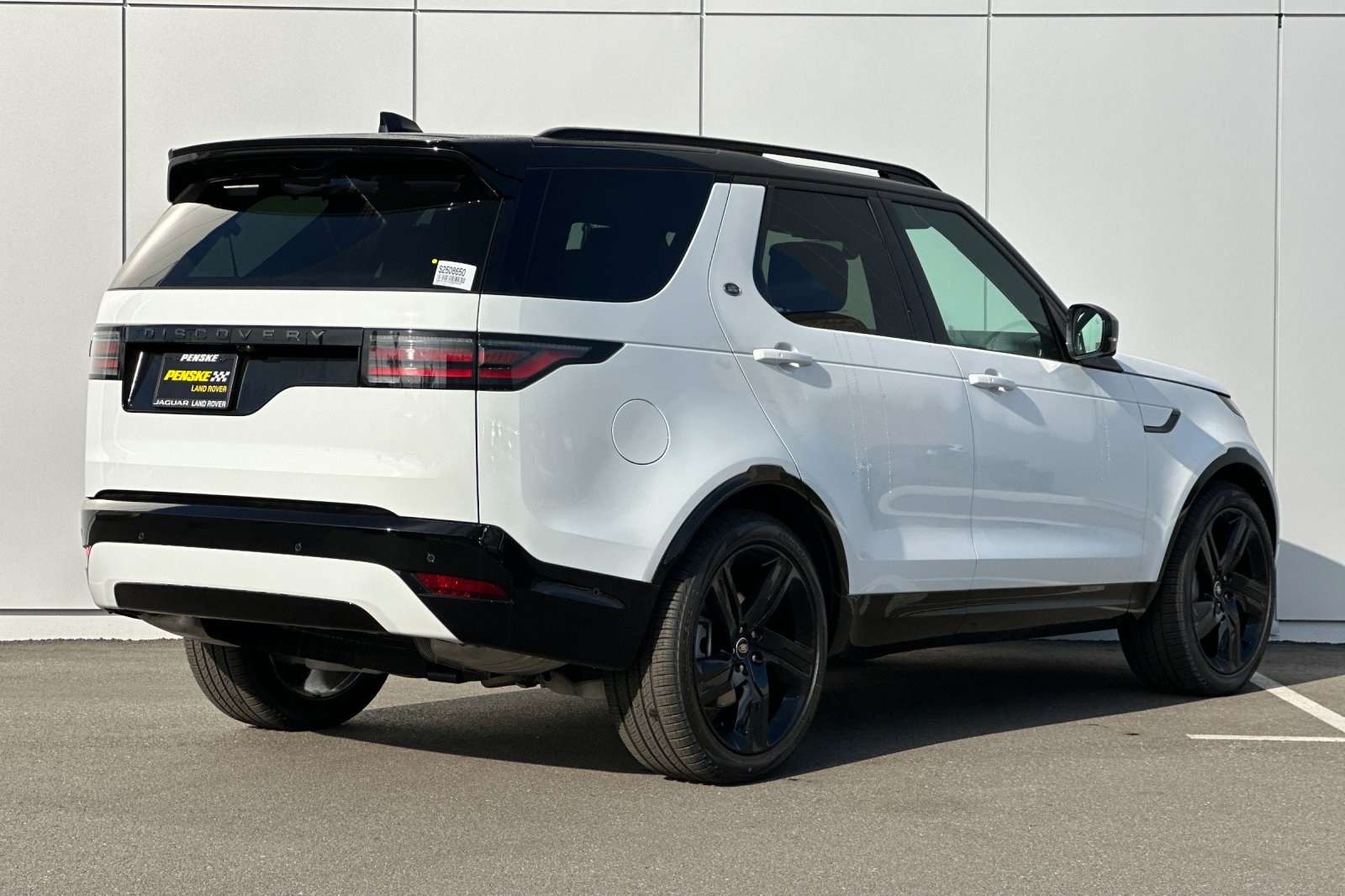 2025 Land Rover Discovery SE photo 3