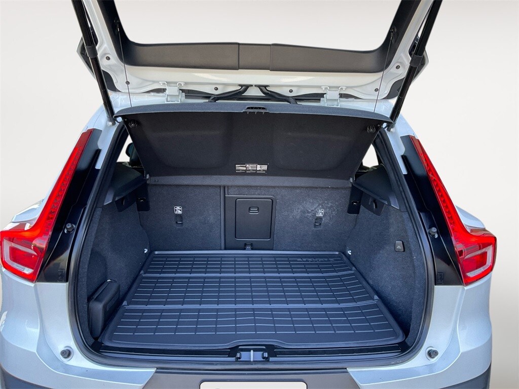 2023 Volvo XC40 AWD Ultimate photo 11