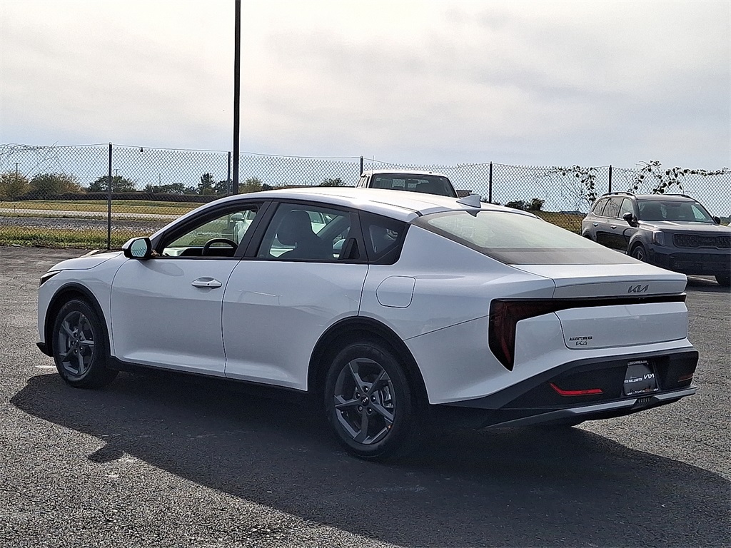 2025 Kia K4 LXS photo 3