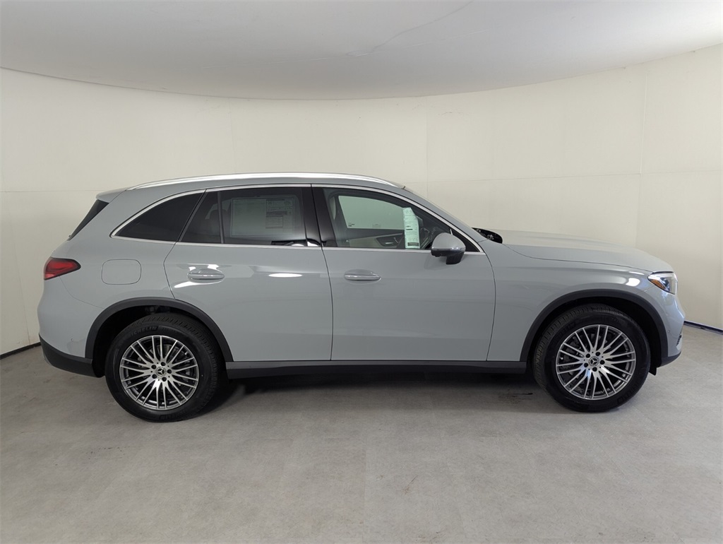 2026 Mercedes Benz GLC 300 4MATIC photo 3