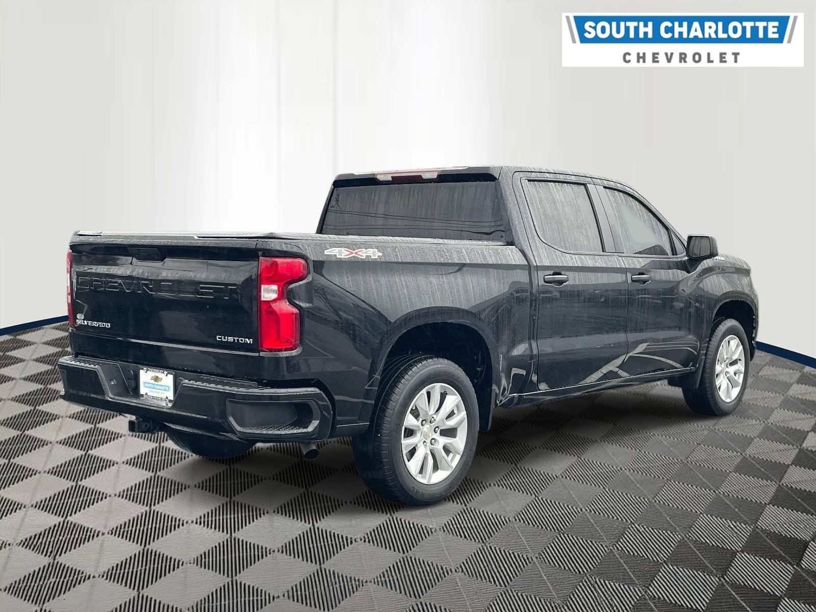 2021 Chevrolet Silverado 1500 Custom photo 2