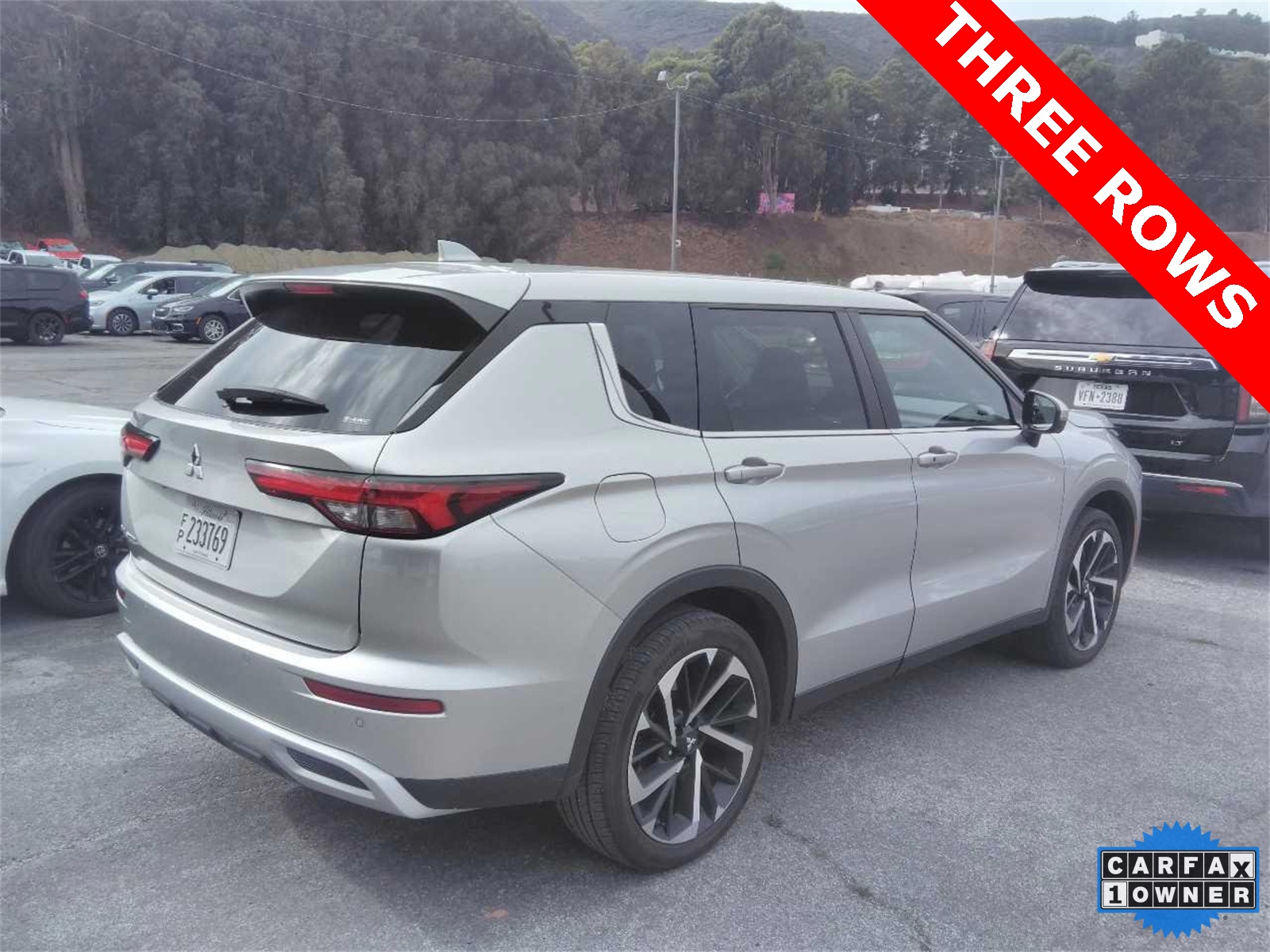 2024 Mitsubishi Outlander SE photo 2