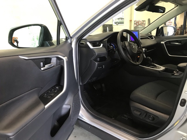 2024 Toyota RAV4 Hybrid XLE photo 9