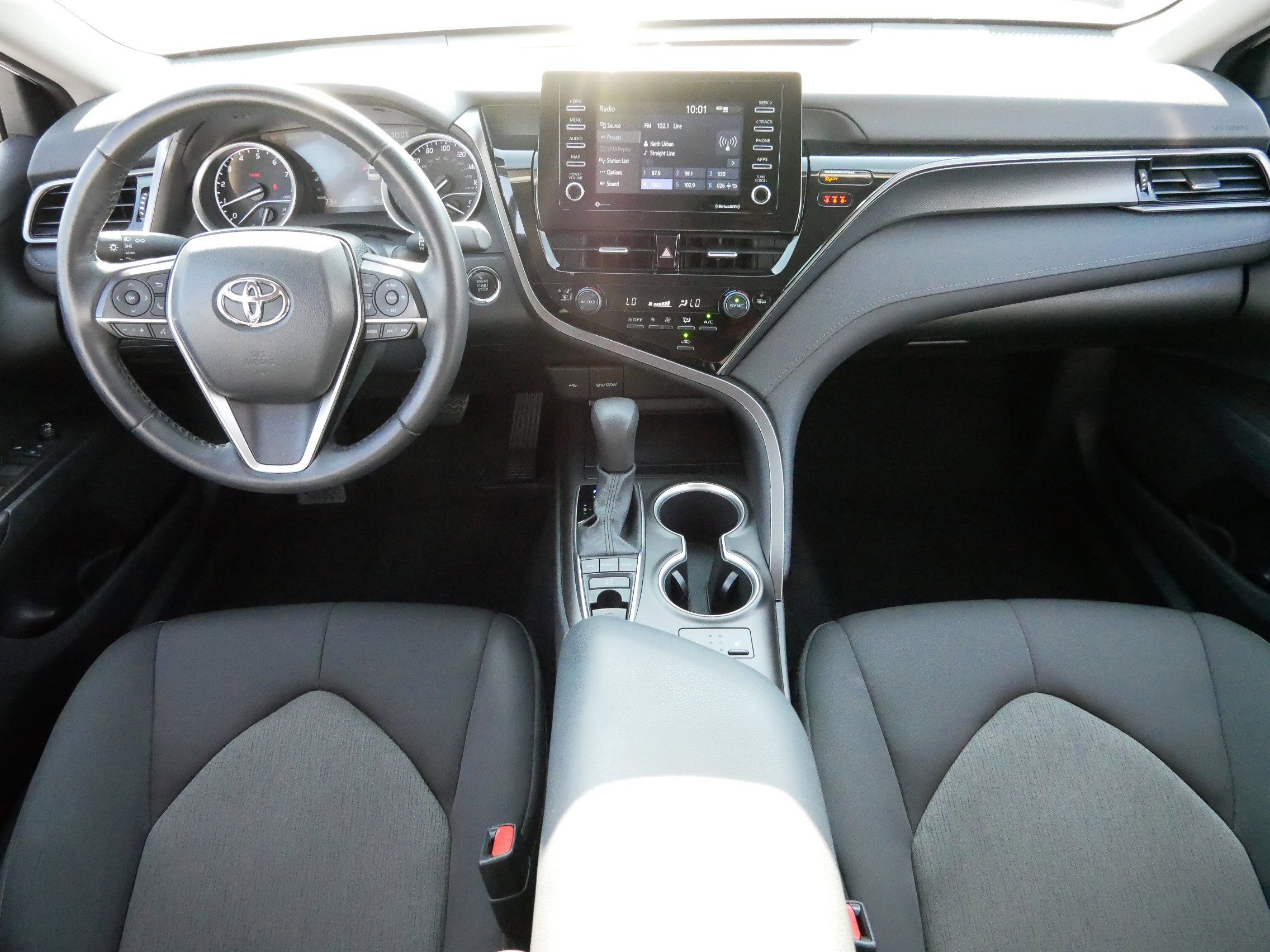 2022 Toyota Camry LE photo 10