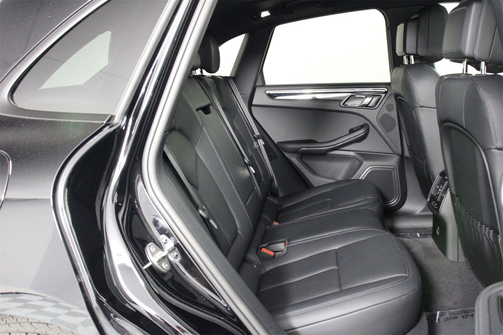 2025 Porsche Macan photo 29