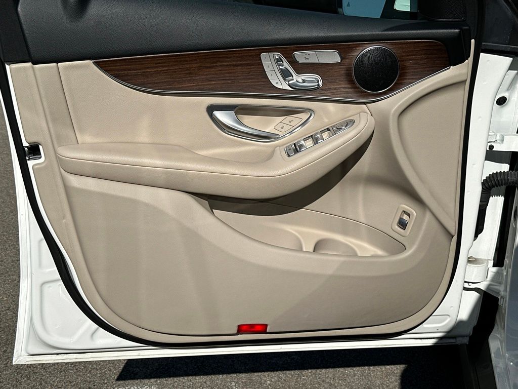 2022 Mercedes Benz GLC 300 4MATIC photo 9