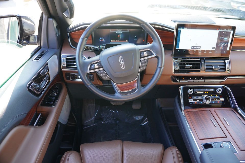 2024 Lincoln Navigator Reserve Luxury Monochromatic photo 21
