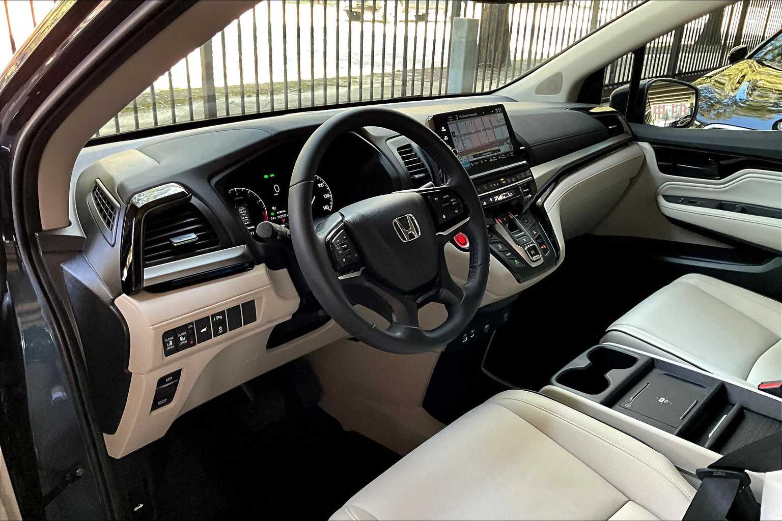 2025 Honda Odyssey Touring photo 17
