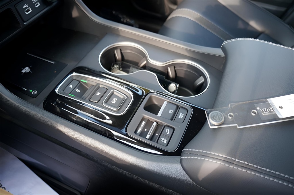 2025 Honda Pilot Touring photo 17