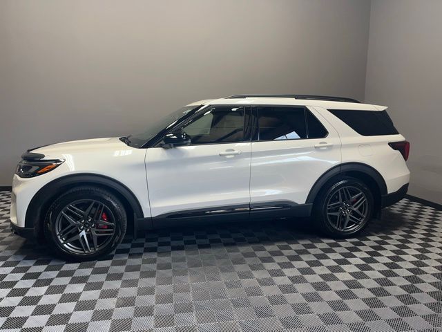 2025 Ford Explorer ST photo 2