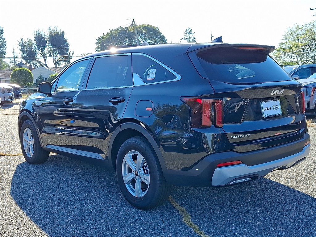 2026 Kia Sorento LX photo 2