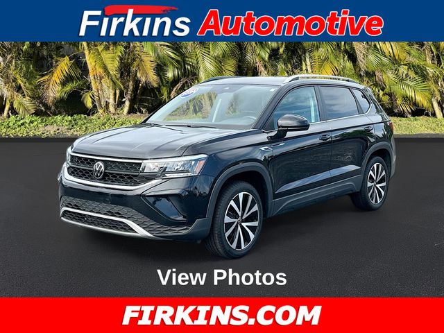 2024 Volkswagen Taos SE's photo