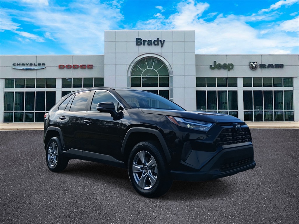 2024 Toyota RAV4 XLE's photo