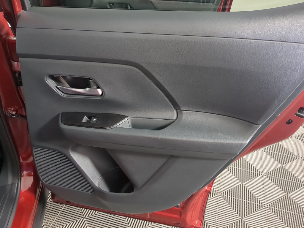 2026 Nissan Kicks SV photo 18