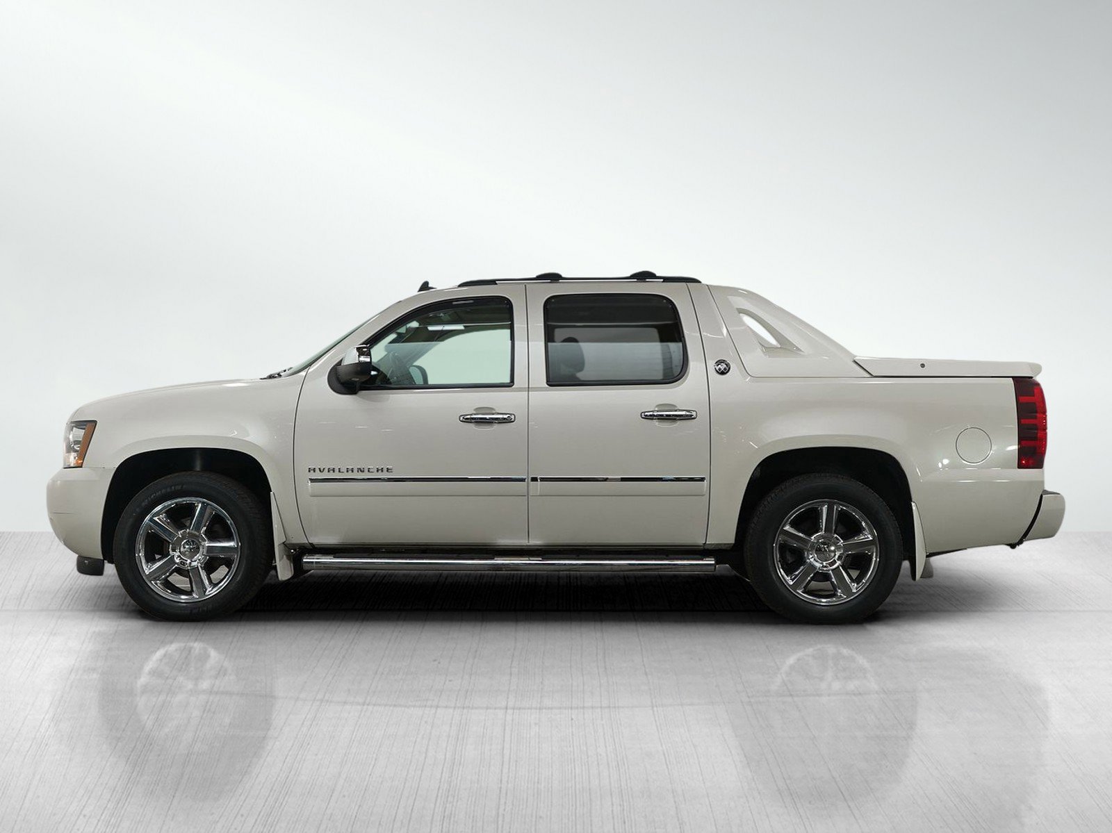 Used 2013 Chevrolet Avalanche LTZ with VIN 3GNTKGE72DG106805 for sale in Roseville, Minnesota