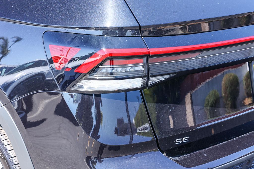2025 Volkswagen Taos SE photo 3
