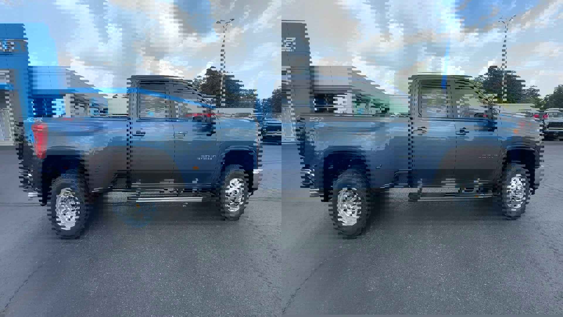 2025 Chevrolet Silverado 3500HD LT photo 8