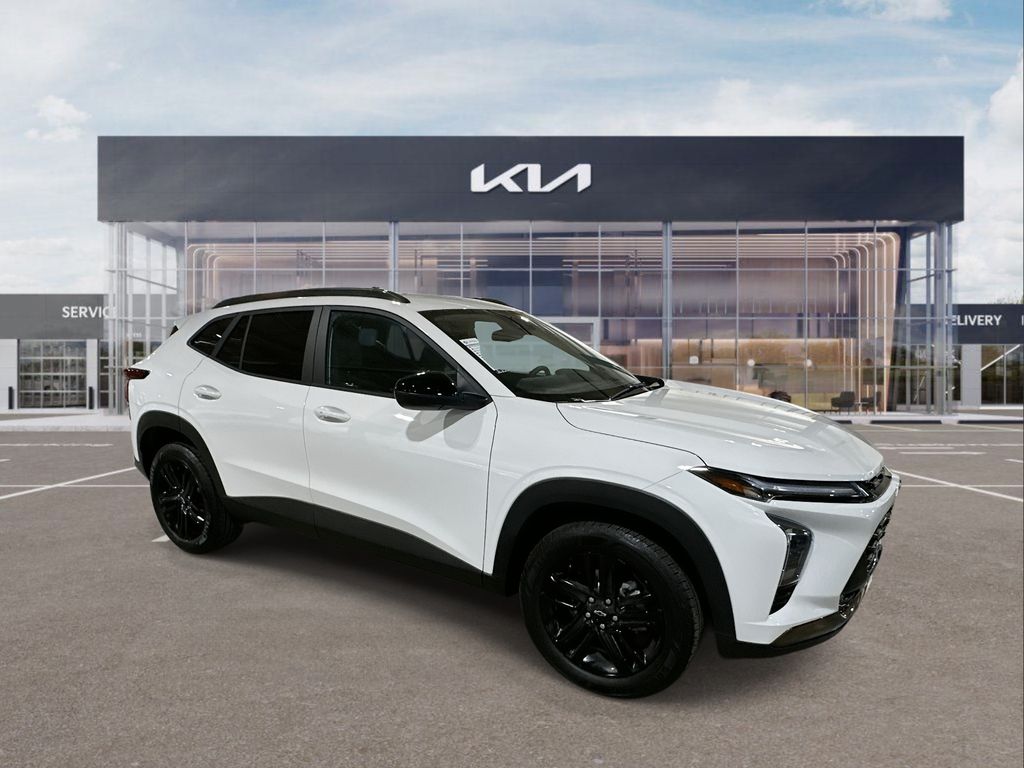 2025 Chevrolet Trax ACTIV photo 2