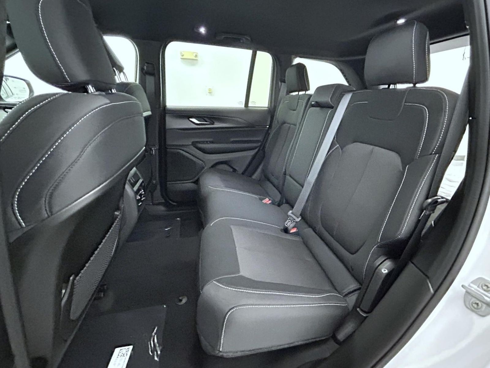 2025 Jeep Grand Cherokee Laredo photo 19