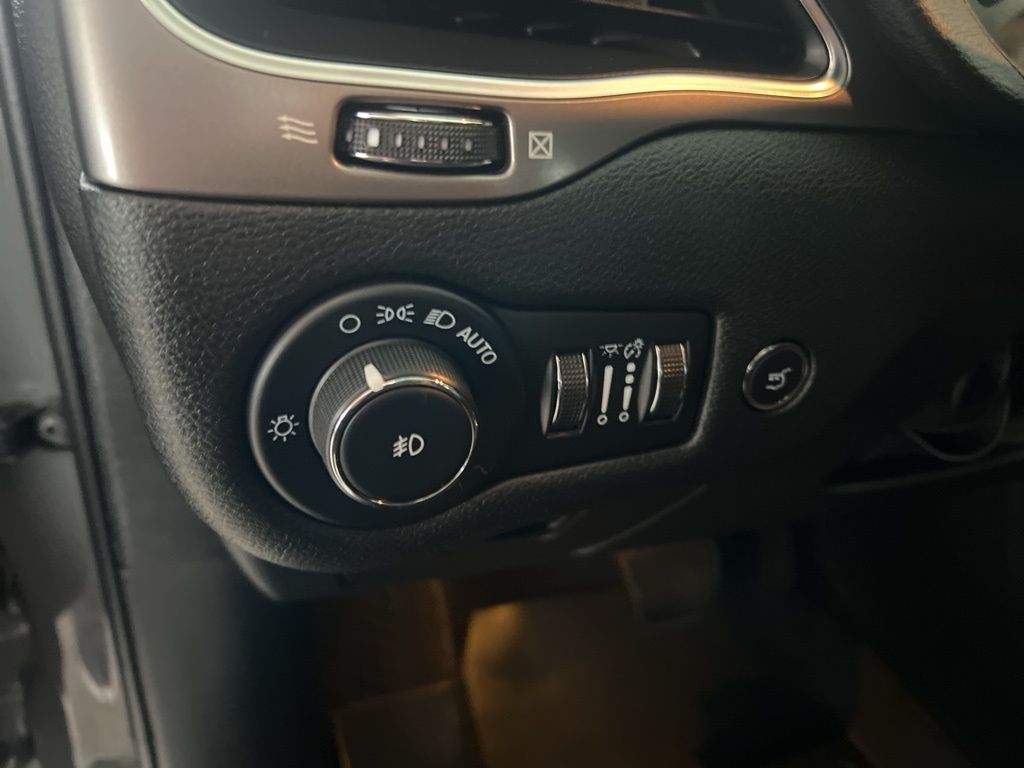 2022 Jeep Cherokee Latitude Lux photo 47