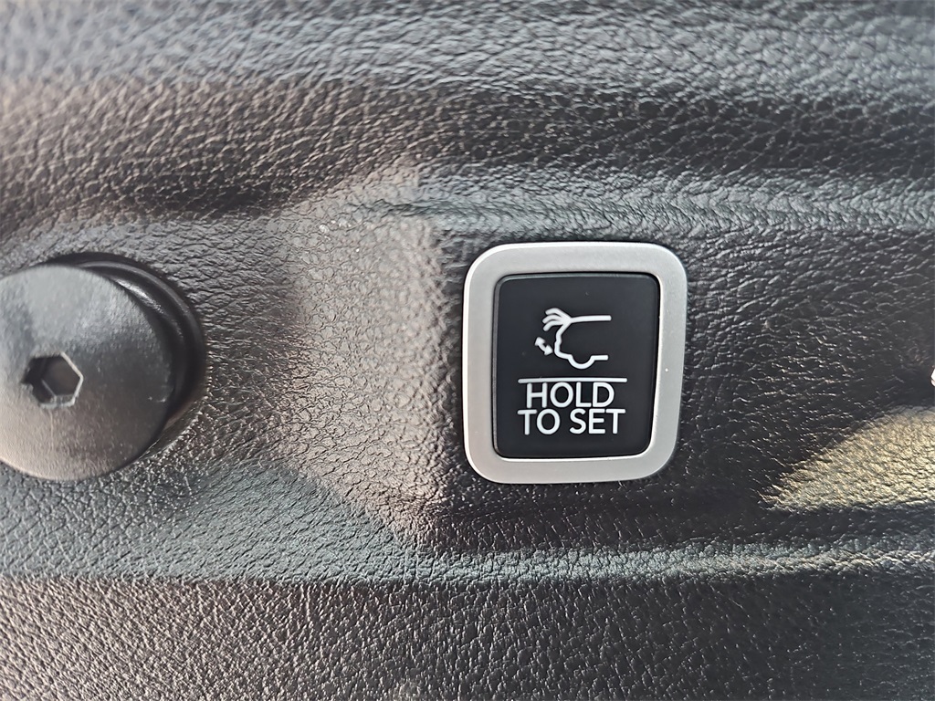 2024 Jeep Grand Cherokee Altitude photo 14