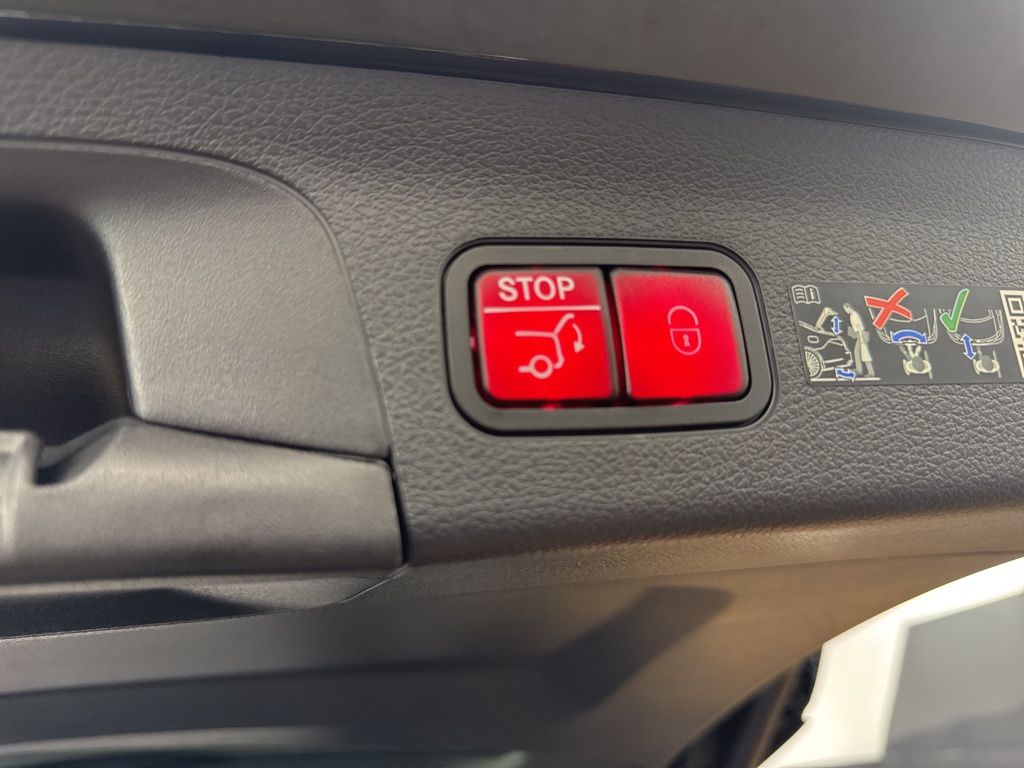 2025 Mercedes Benz GLS 450 4MATIC photo 38