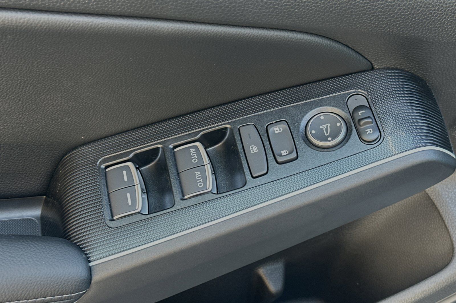2025 Honda Civic Hybrid Sport Touring photo 11