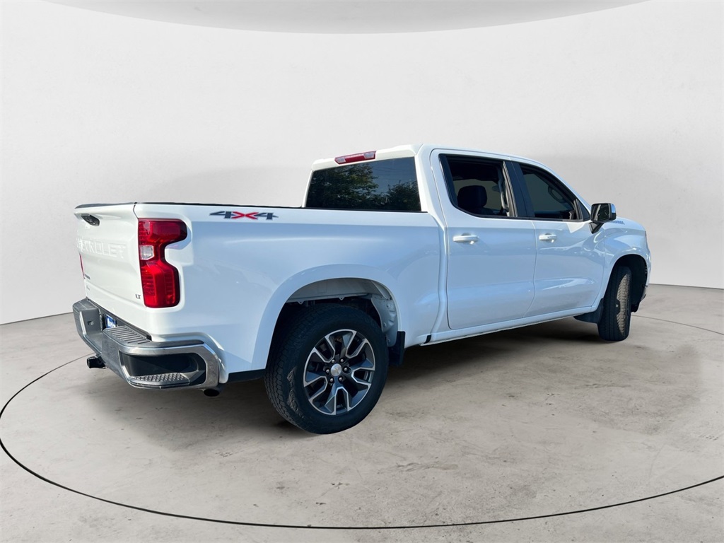 2022 Chevrolet Silverado 1500 LT photo 3