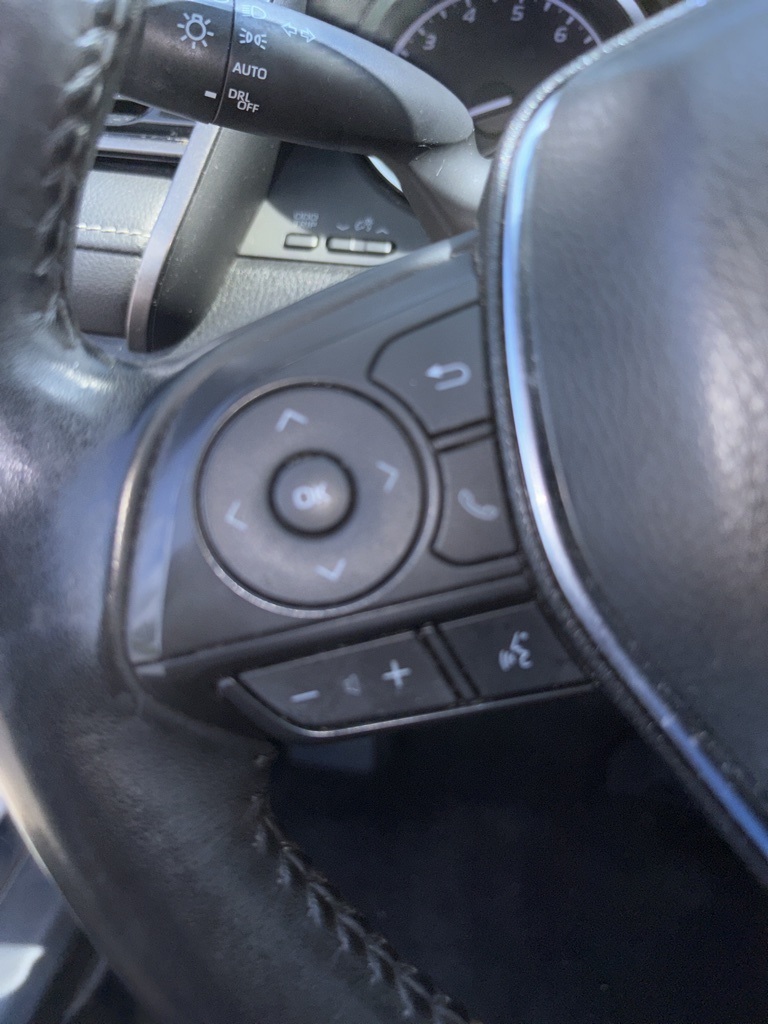2020 Toyota Camry SE photo 13