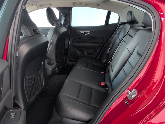 2023 Volvo S60 B5 Core photo 4