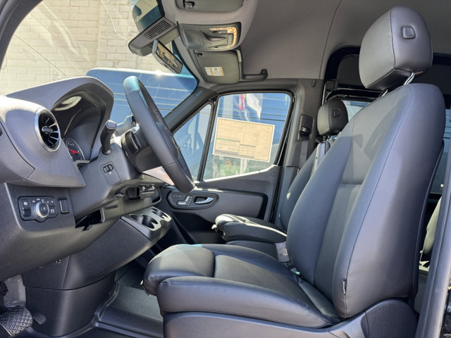 2025 Mercedes Benz Sprinter 2500 photo 2